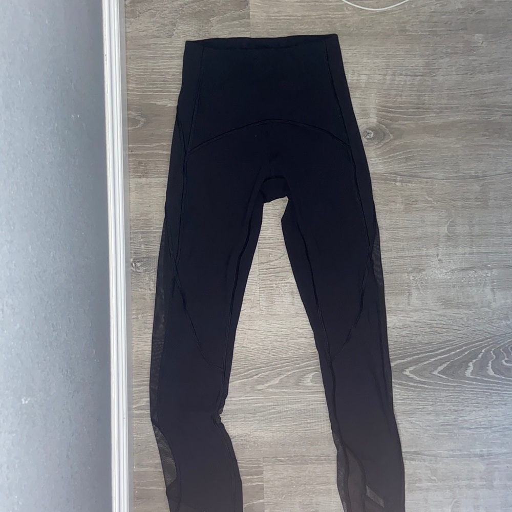 Lululemon mesh size 2 leggings 28”